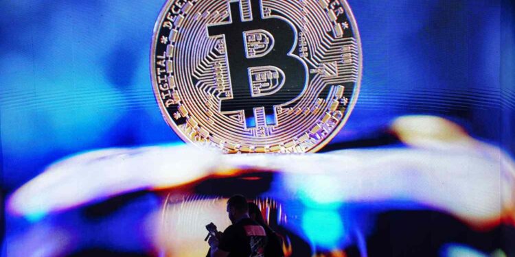 比特币跌破 6.5 万美元机率超过 70%，市场在担心什么？缩略图
